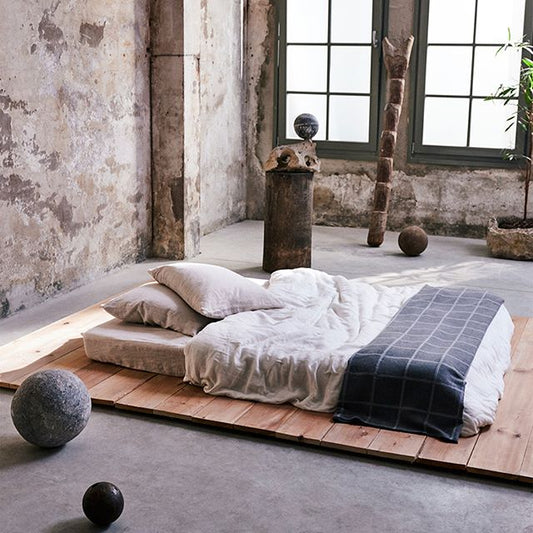 What are the characteristics of different bedding products?